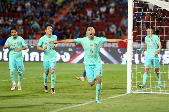 扬科维奇“新手光环”发威 国足首战开门红没犯大错