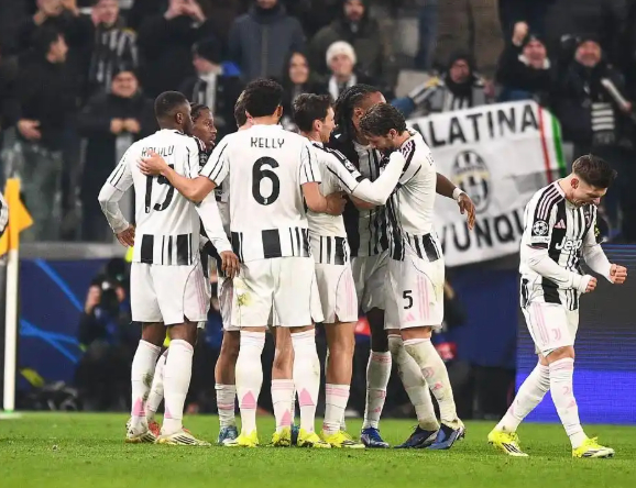 开云官网-本菲卡0-2，三线崩盘，穆帅颜面无存！赛后狡辩，球迷嘘声一片|何塞·穆里尼奥|本菲卡足球俱乐部|穆里尼奥|罗马里尼奥|曼联_新浪体育_新浪新闻